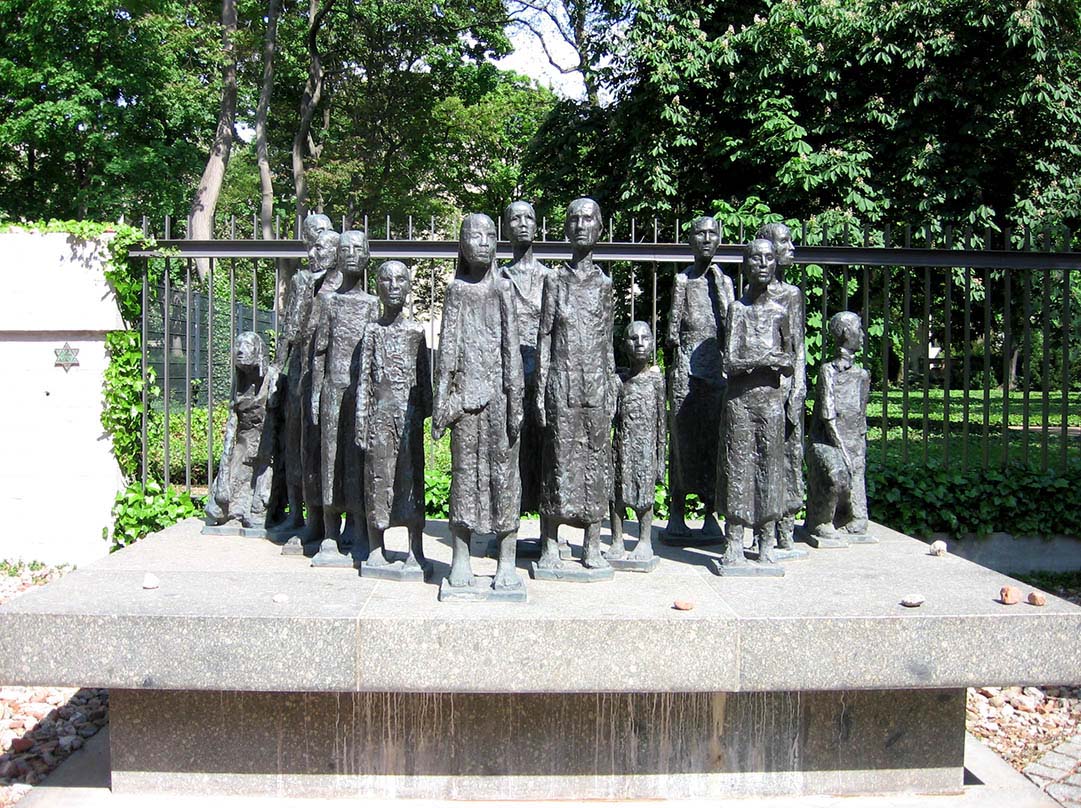 Will Lammert's <em>Jüdische Opfer des Faschismus</em> stands in front of the cemetery. - <em>by SL Wong</em>